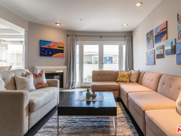 11690 Montana Ave #208, Los Angeles, CA 90049