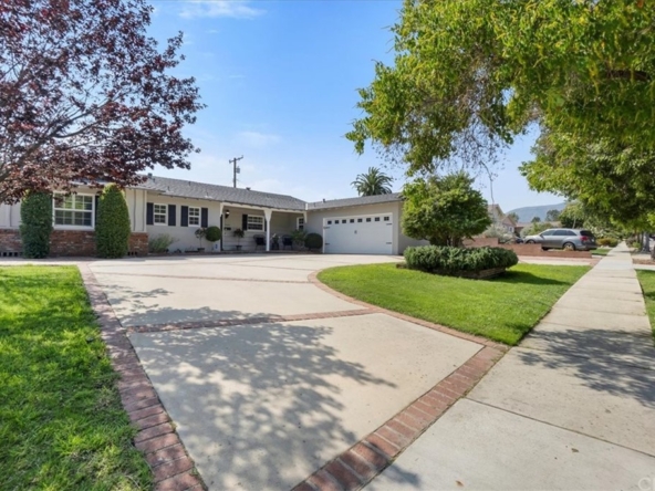 1585 Finecroft Dr, Claremont, CA 91711