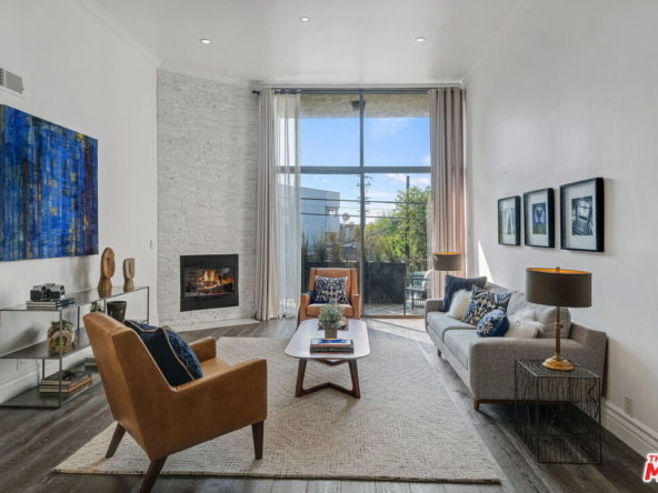 838 S Barrington Ave APT 204, Los Angeles, CA 90049